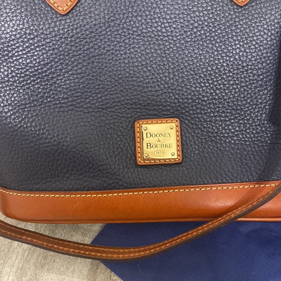 Dooney and Bourke purse - Picture 2 of 8